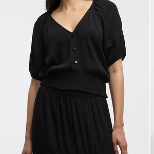 Short-Puffy-Sleeve Top with V Neckline